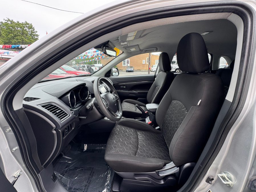 Used 2024 Mitsubishi Outlander Sport SE AWD/4WD image 9
