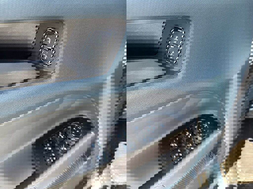 New 2025 Ford Maverick Lariat w/ Black Appearance Package image 13