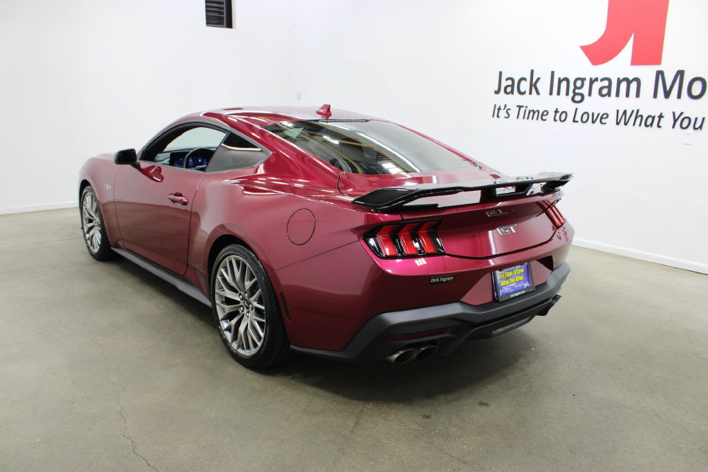 Used 2025 Ford Mustang GT Premium RWD image 3