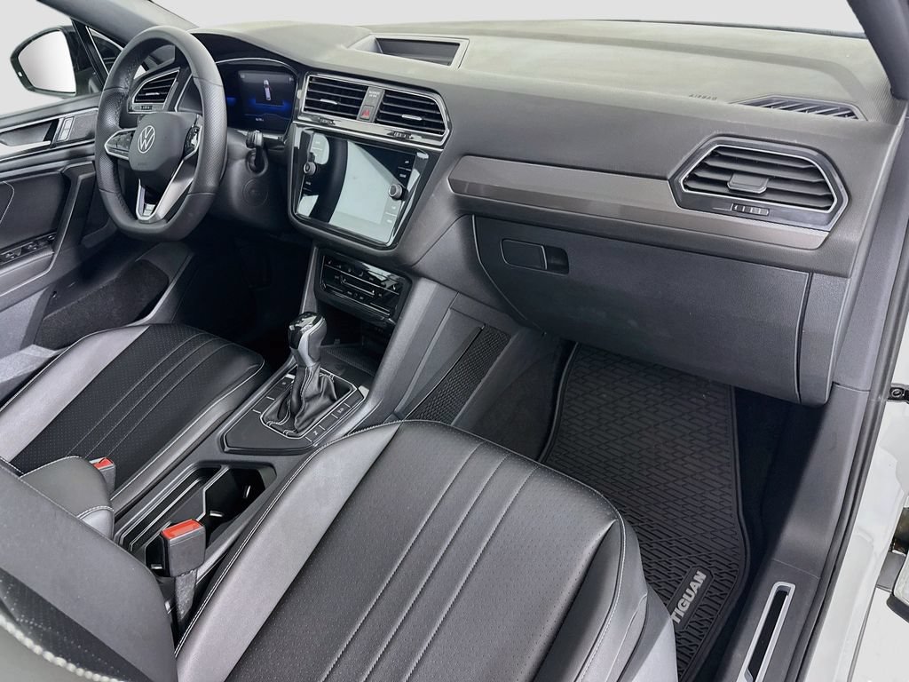 Used 2022 Volkswagen Tiguan SE R-Line FWD image 17