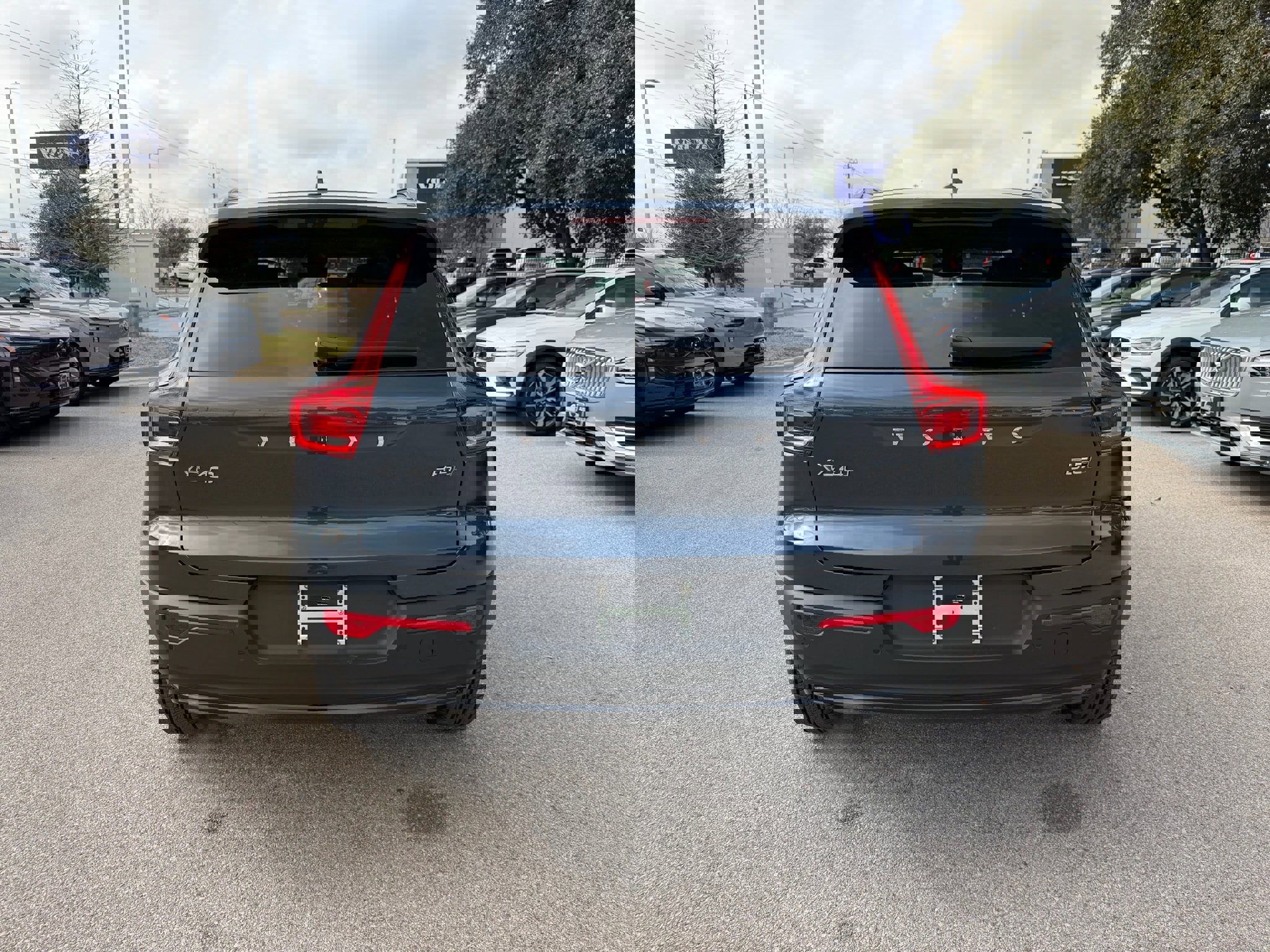 New 2026 Volvo XC40 B5 Plus w/ Climate Package image 5