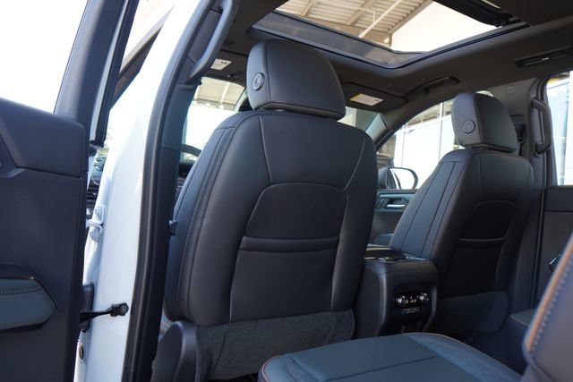 Used 2025 GMC Acadia AT4 AWD/4WD image 29