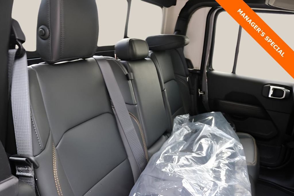 New 2025 Jeep Gladiator Sport image 17