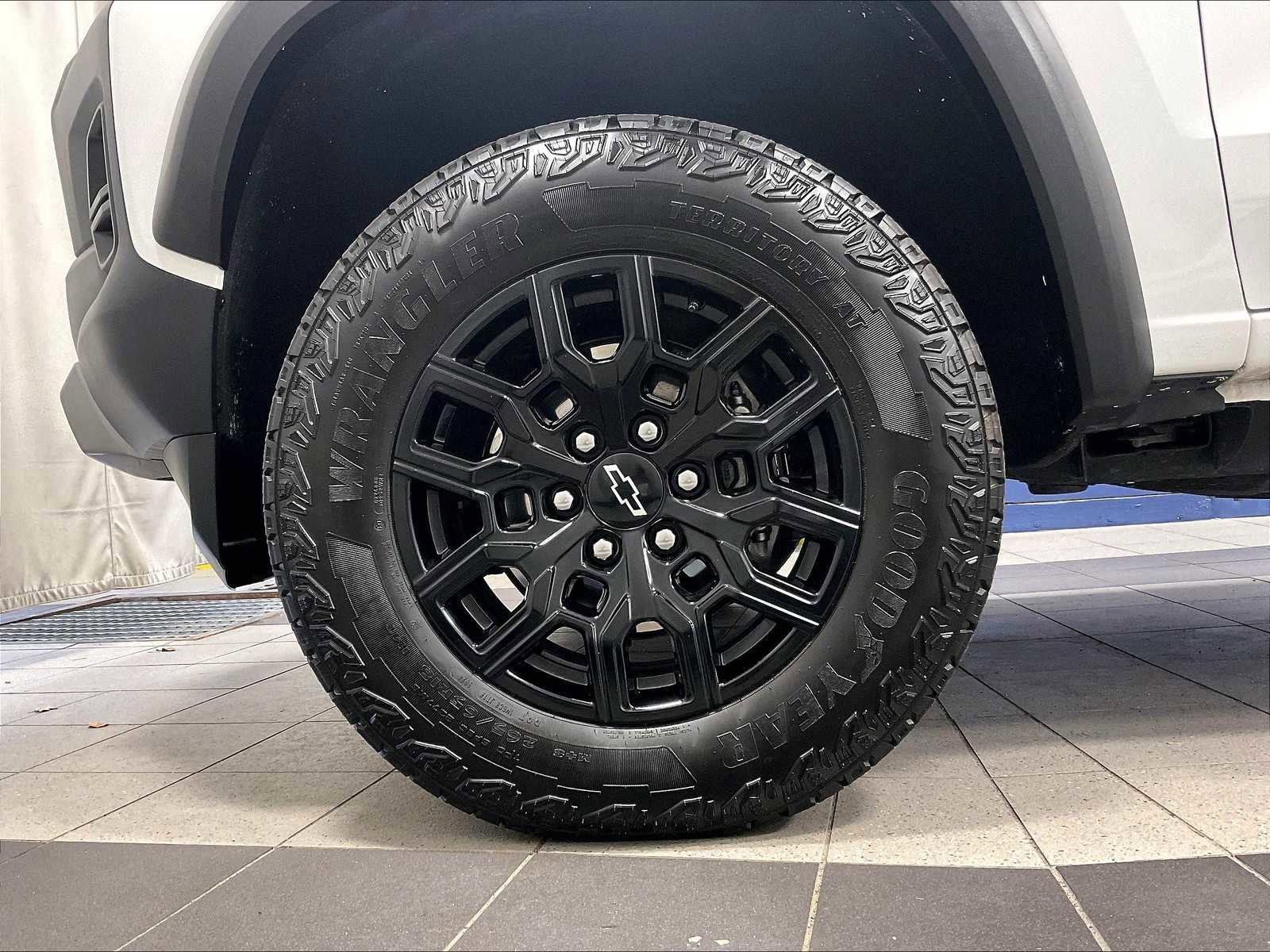 Used 2024 Chevrolet Colorado Trail Boss image 7