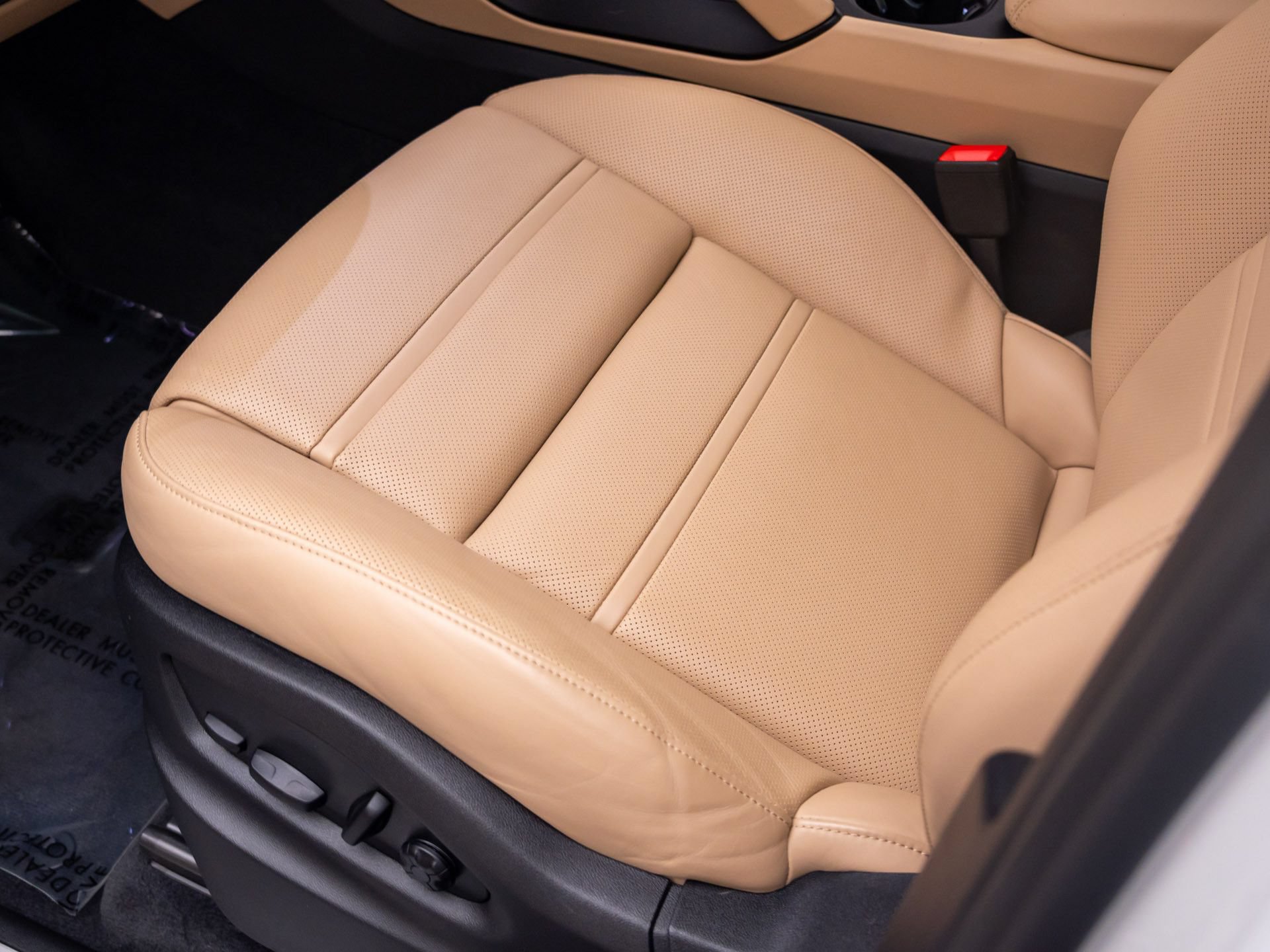 Certified 2024 Porsche Cayenne AWD/4WD image 16