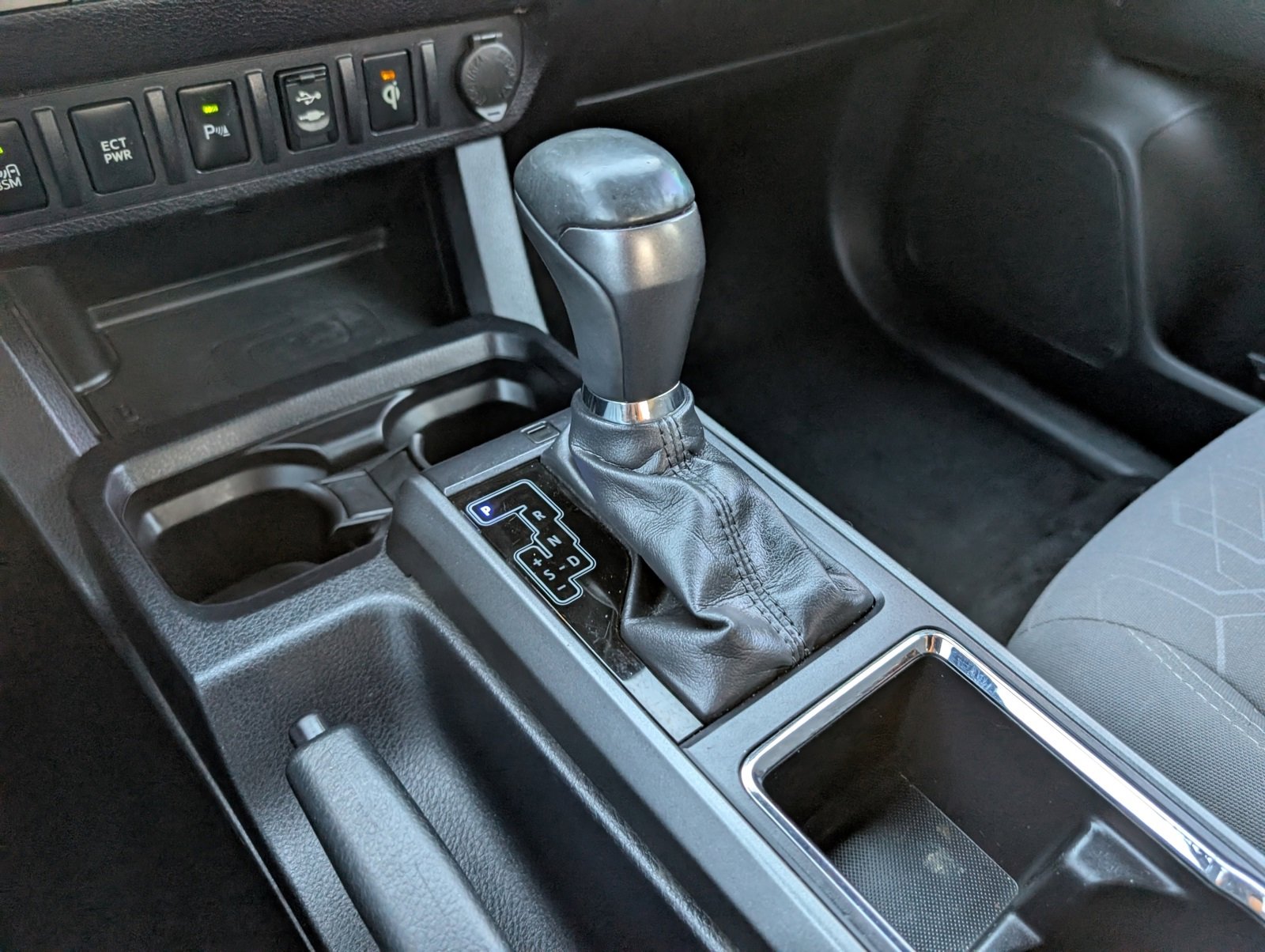 Used 2017 Toyota Tacoma TRD Sport image 24