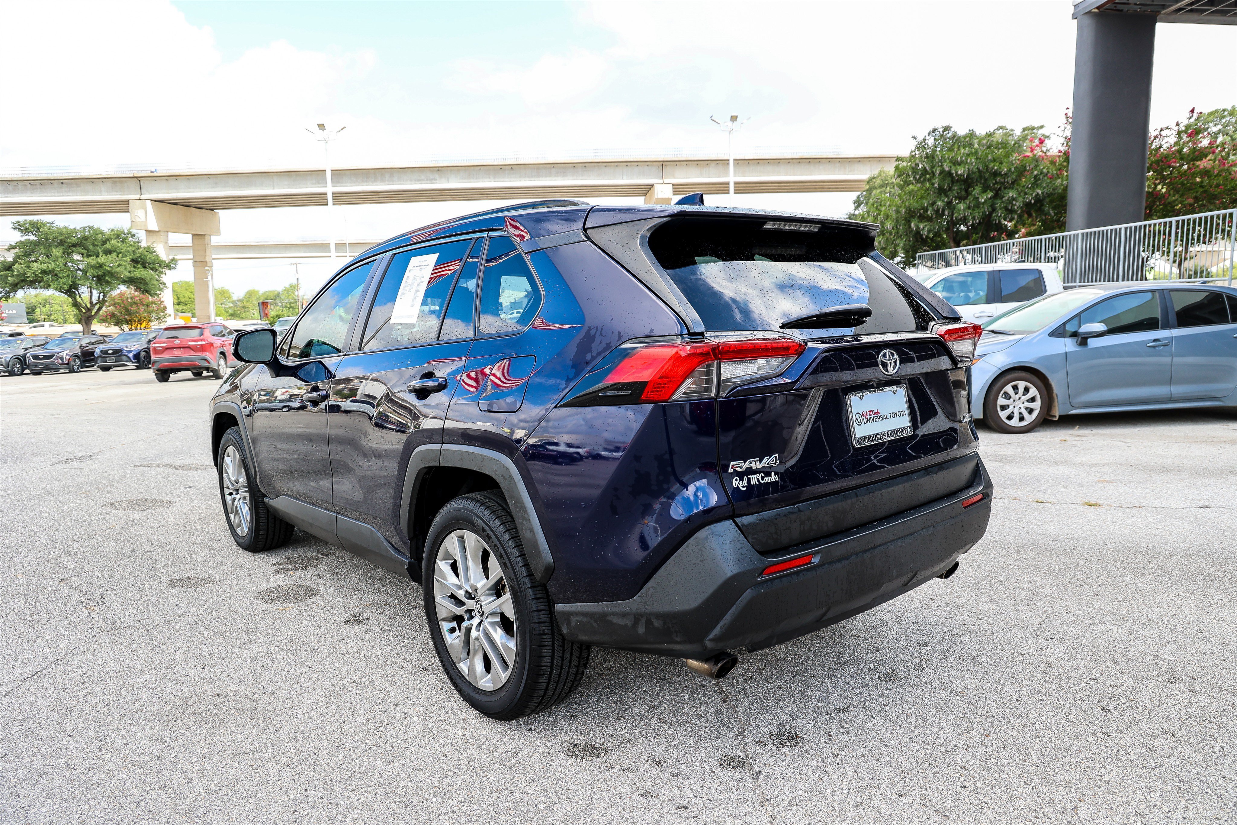 Used 2020 Toyota RAV4 XLE Premium FWD image 9