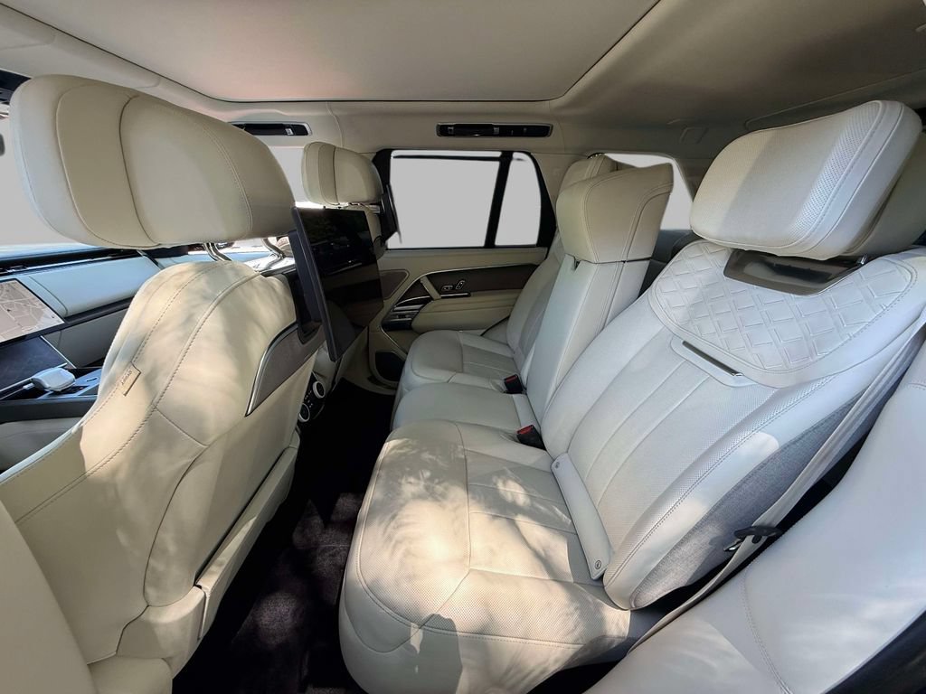 Used 2024 Land Rover Range Rover SV AWD/4WD image 17