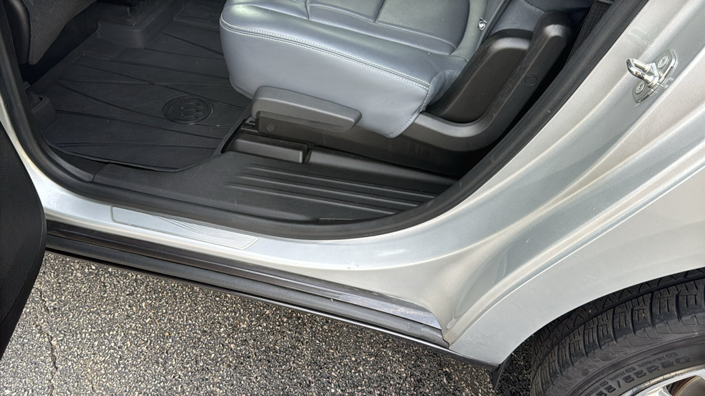 Used 2018 Buick Enclave Essence AWD/4WD image 33