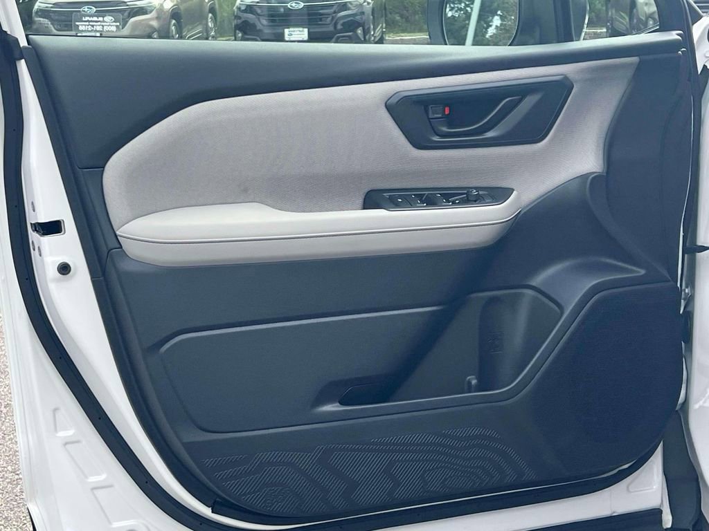 Certified 2025 Subaru Forester image 12