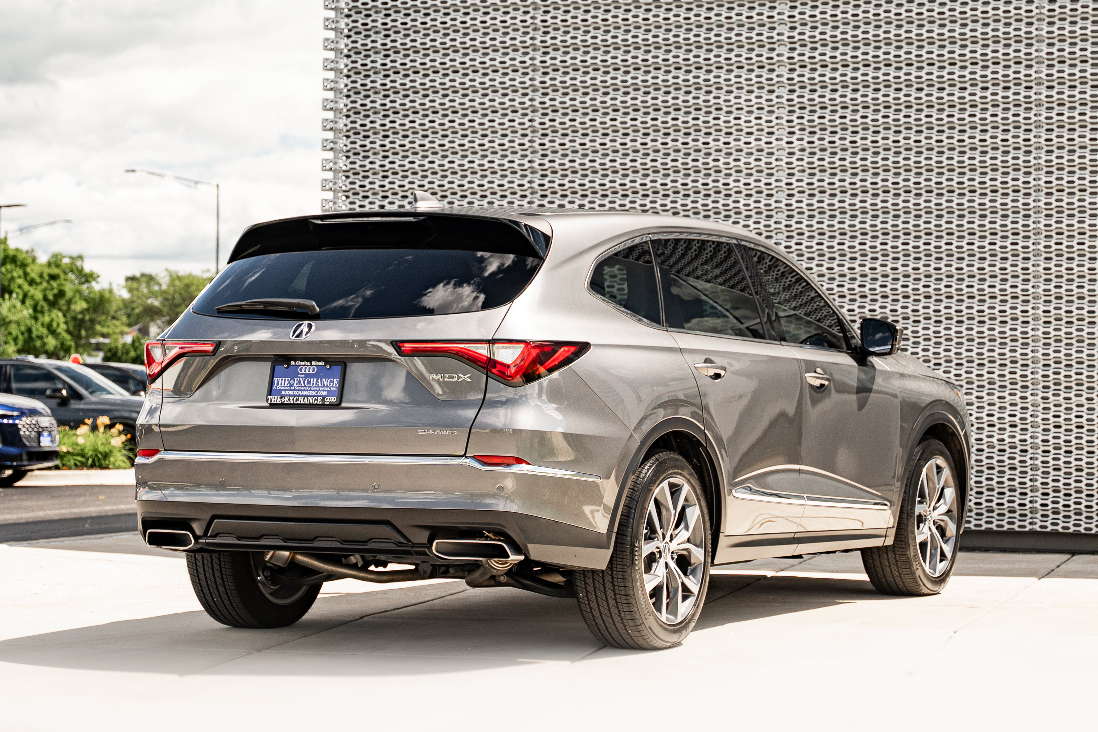 Used 2024 Acura MDX SH-AWD w/ Technology Package image 4
