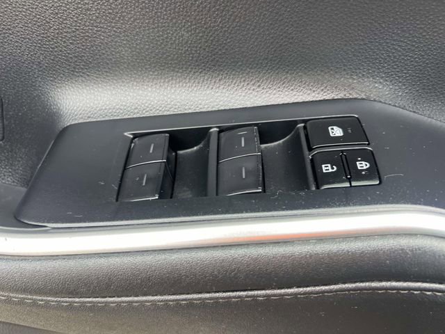 Used 2023 Toyota Highlander XLE AWD/4WD image 18