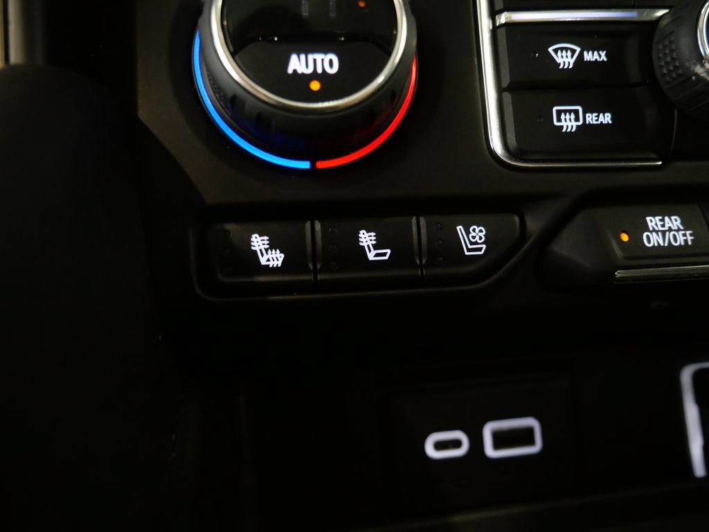 Used 2023 Chevrolet Tahoe High Country AWD/4WD image 34