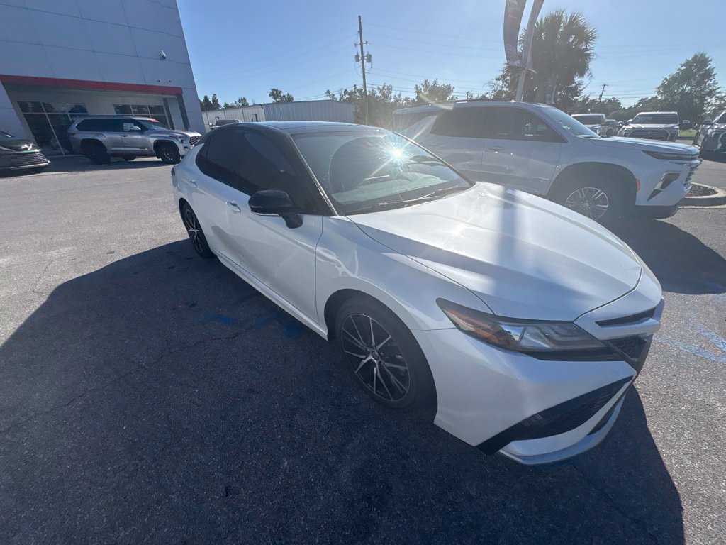 Used 2023 Toyota Camry XSE FWD image 11