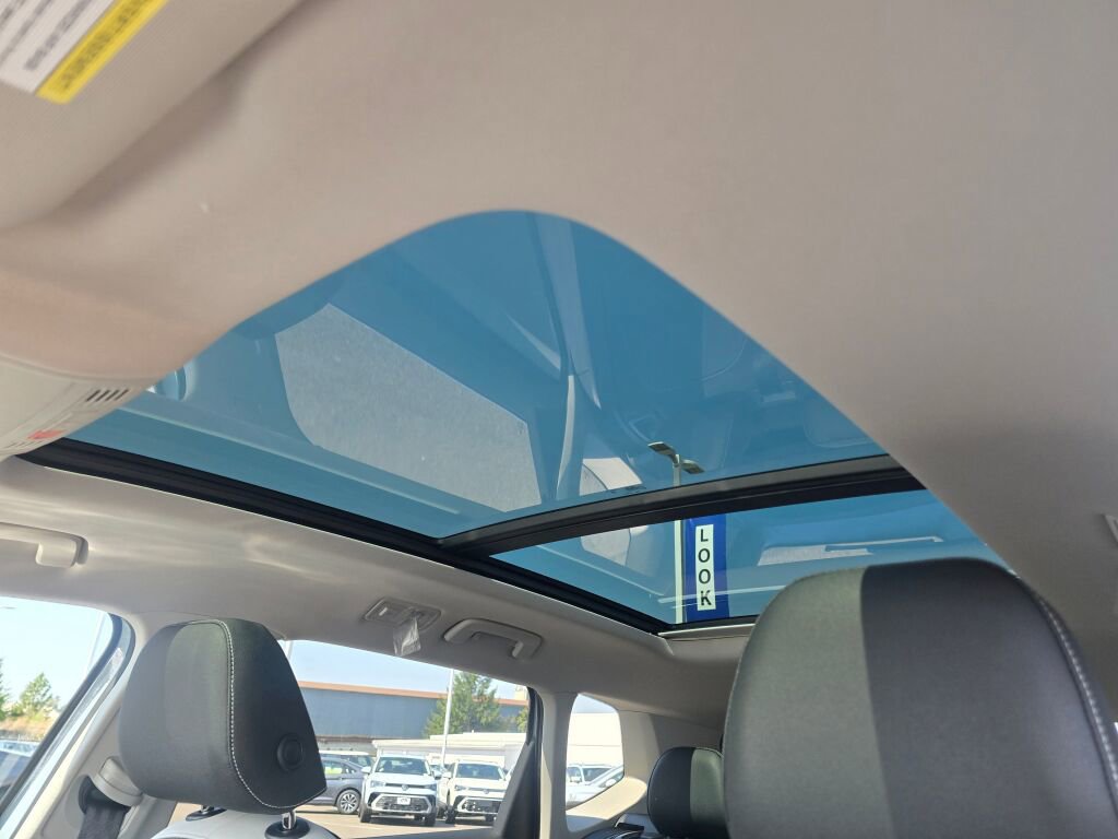 New 2025 Volkswagen Taos SE image 27