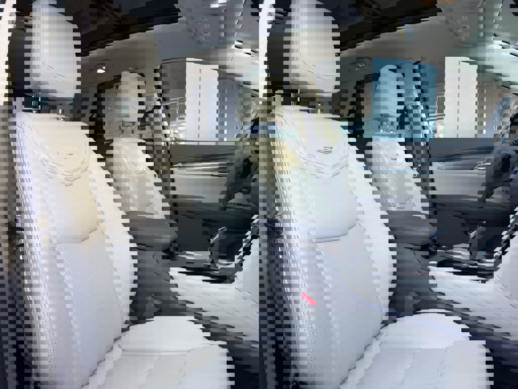 Used 2017 Cadillac XT5 Luxury w/ Driver Awareness Package image 34