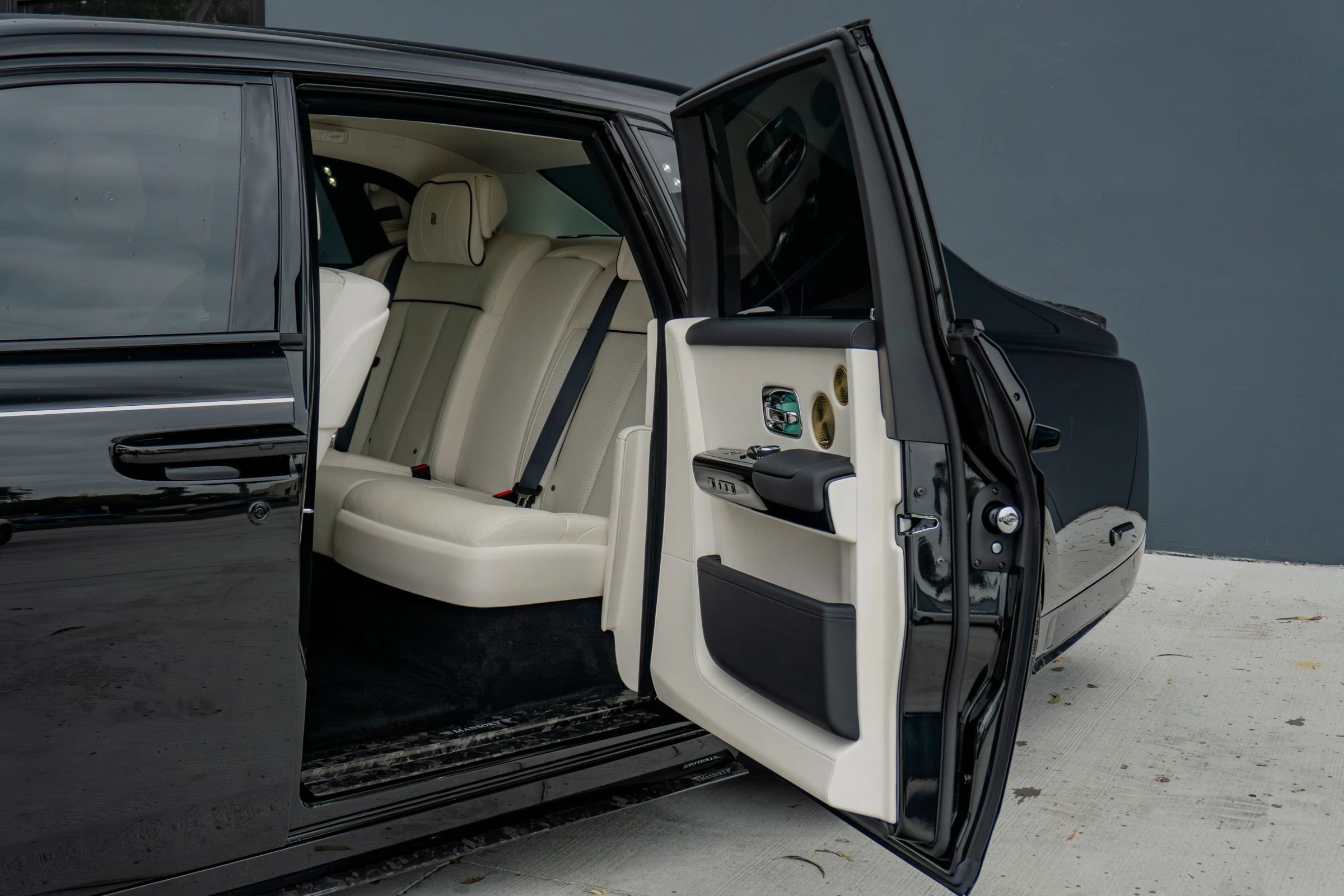 Used 2024 Rolls-Royce Phantom Sedan RWD image 55
