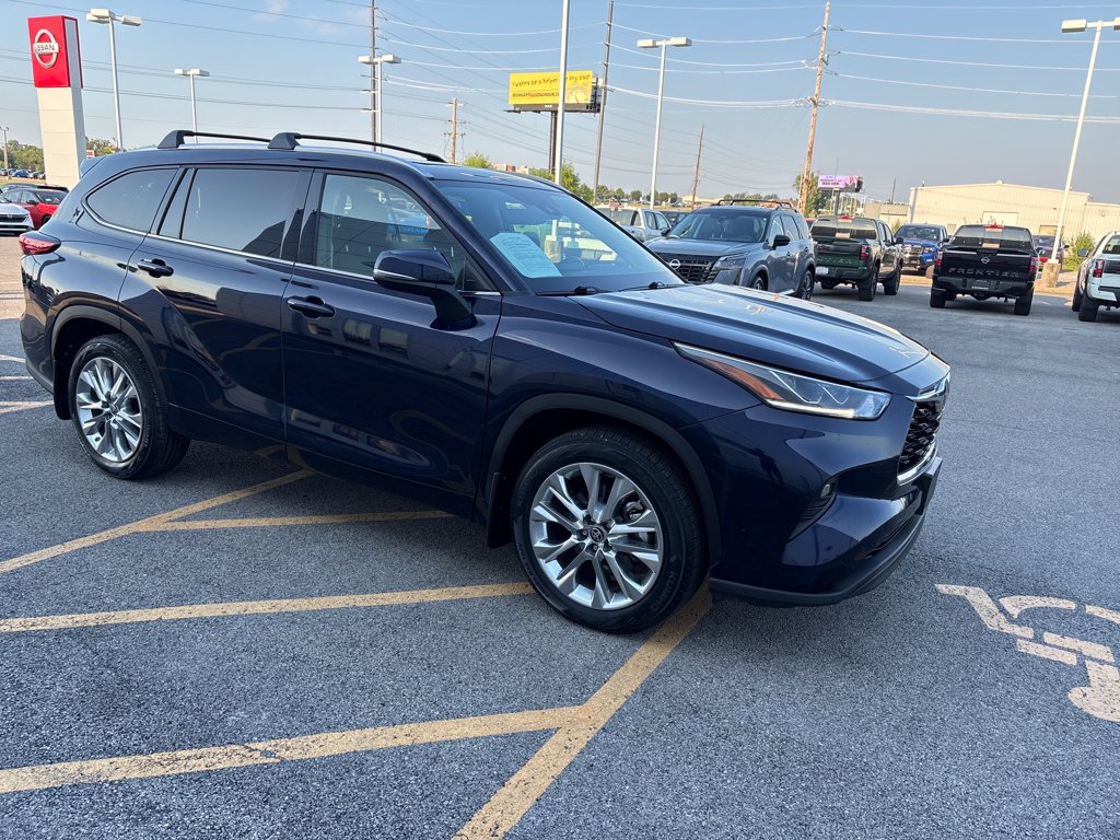 Used 2022 Toyota Highlander Limited AWD/4WD image 7