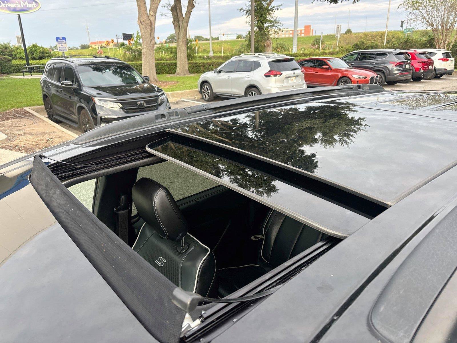 Used 2025 Chrysler Pacifica Limited FWD image 13
