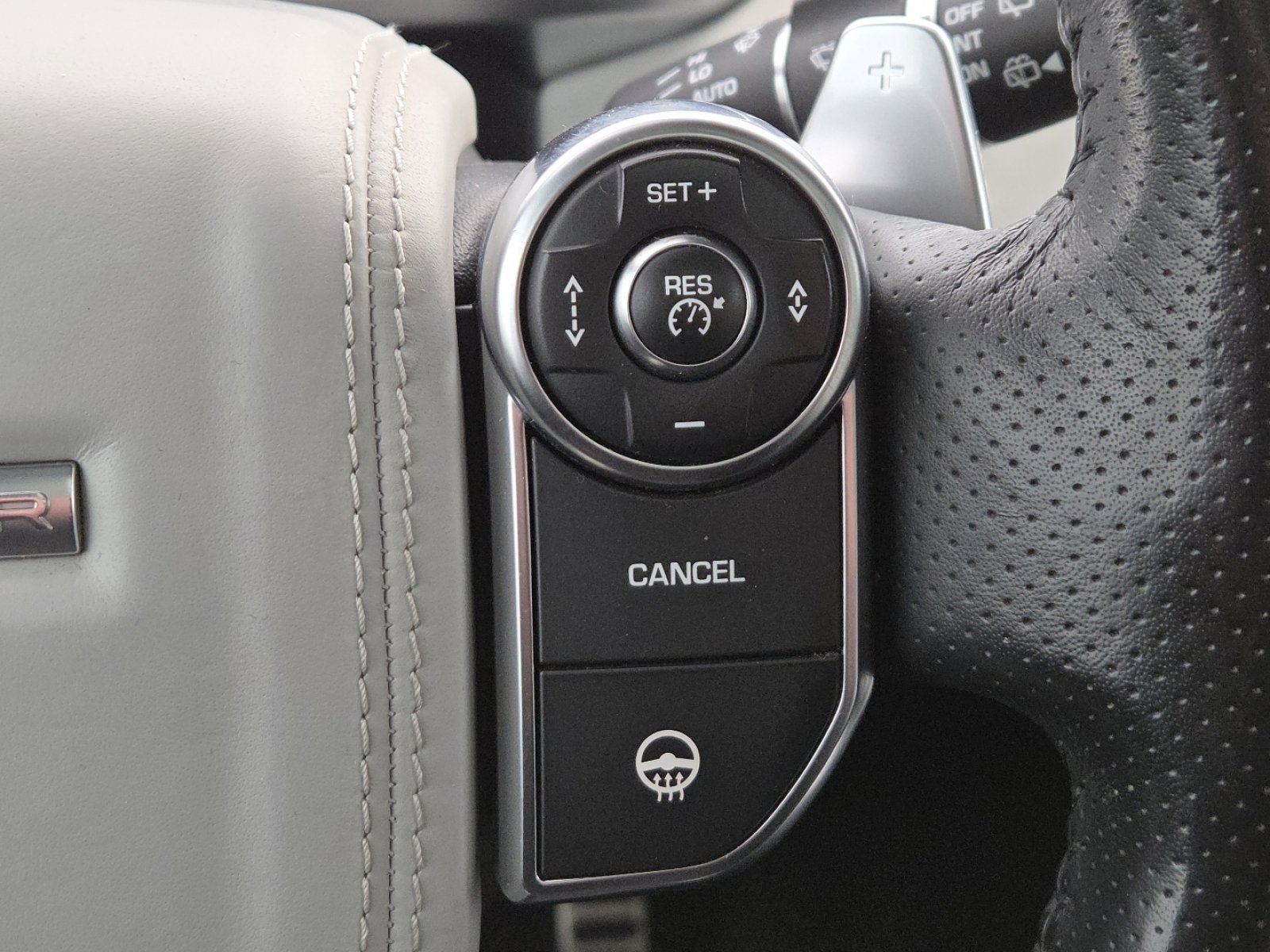 Used 2017 Land Rover Range Rover Sport SVR image 6