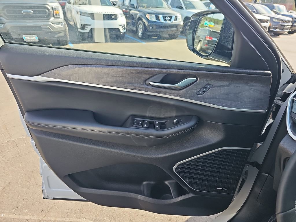 Used 2022 Jeep Grand Cherokee Limited 4xe w/ Luxury Tech Group II image 31