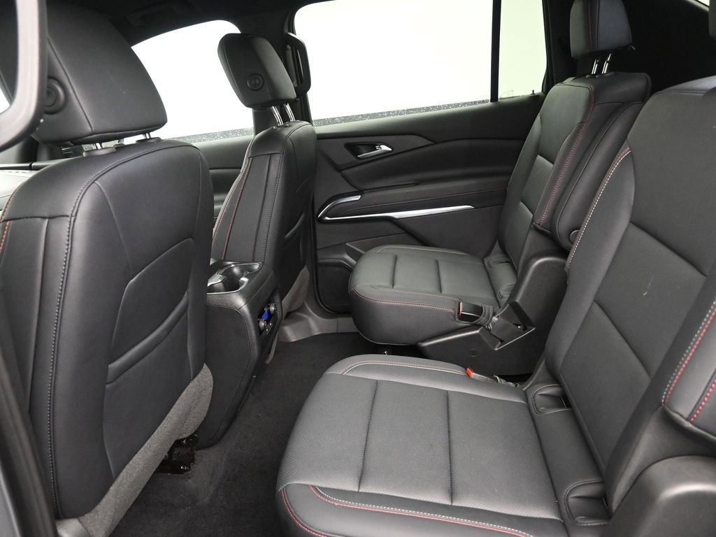 Used 2025 Chevrolet Traverse Z71 AWD/4WD image 14