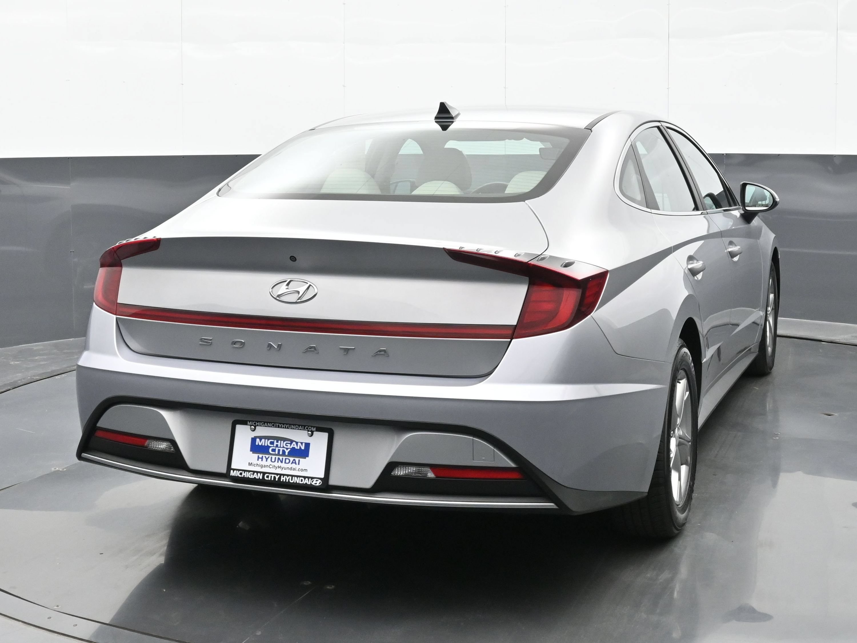 Certified 2023 Hyundai Sonata SE w/ Cargo Package FWD image 4