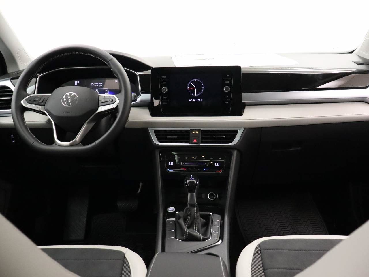 New 2026 Volkswagen Taos SE FWD image 12