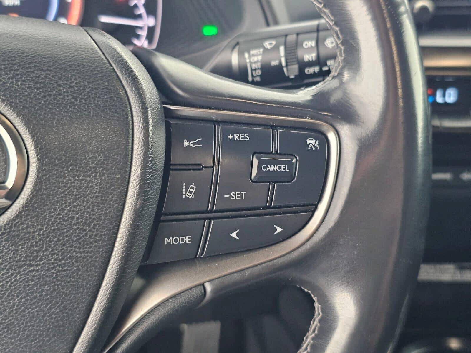 Used 2021 Lexus UX 200 w/ Accessory Package (Z2) FWD image 29