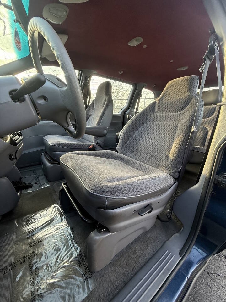 Used 2000 Plymouth Voyager FWD image 13