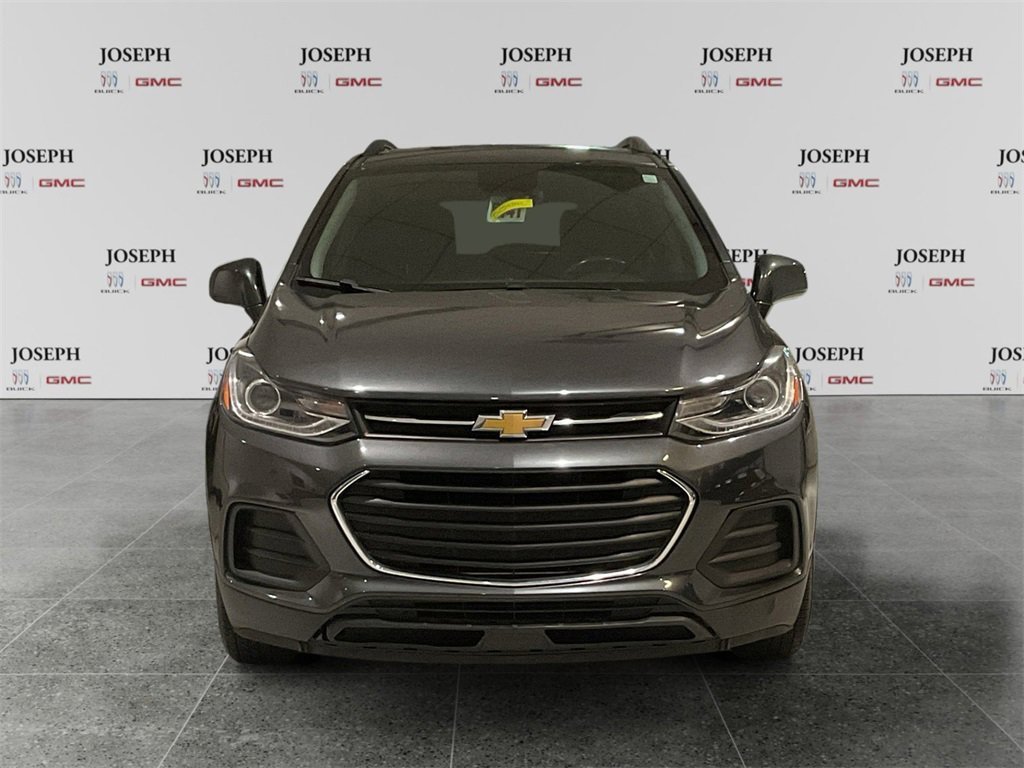 Used 2020 Chevrolet Trax LT w/ LT Convenience Package image 2