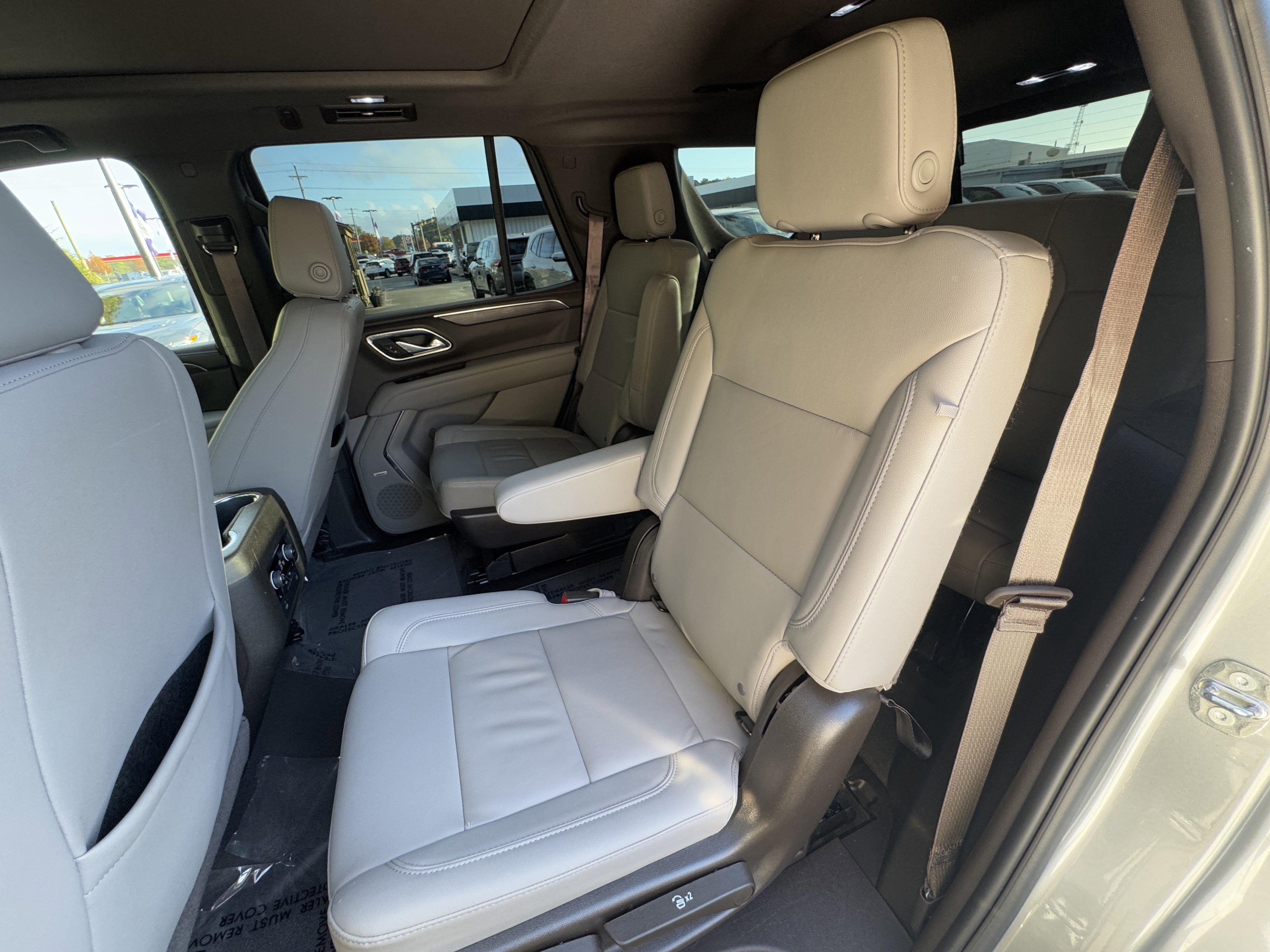 Used 2023 Chevrolet Tahoe Z71 w/ Luxury Package image 16