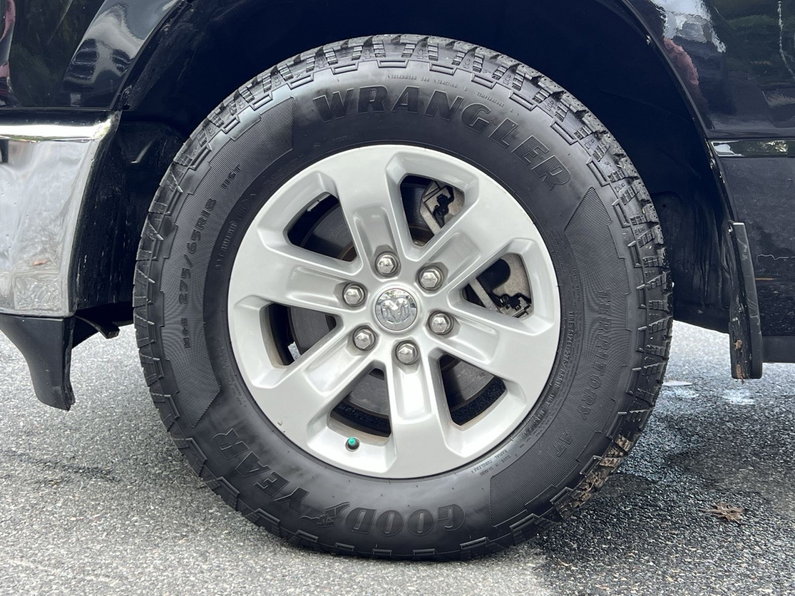 Used 2024 RAM 1500 Laramie AWD/4WD image 17