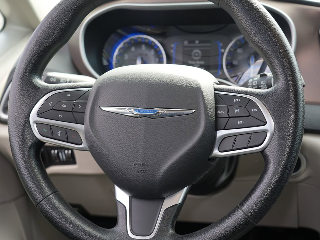 Used 2020 Chrysler Voyager LX FWD image 22
