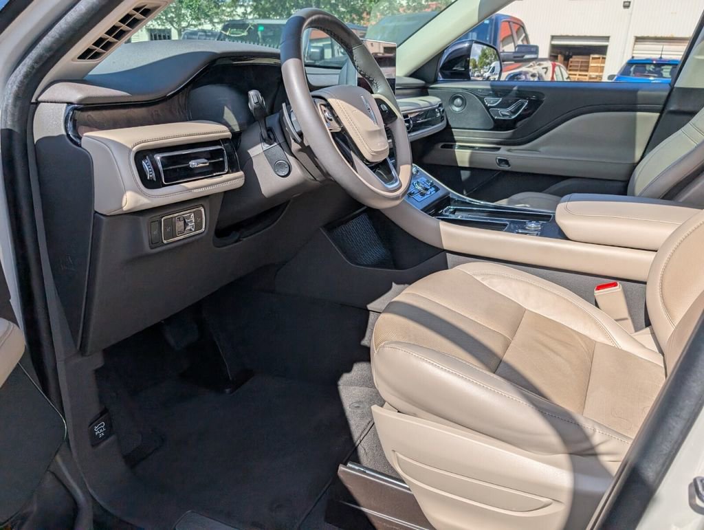 Certified 2023 Lincoln Aviator Reserve RWD image 12