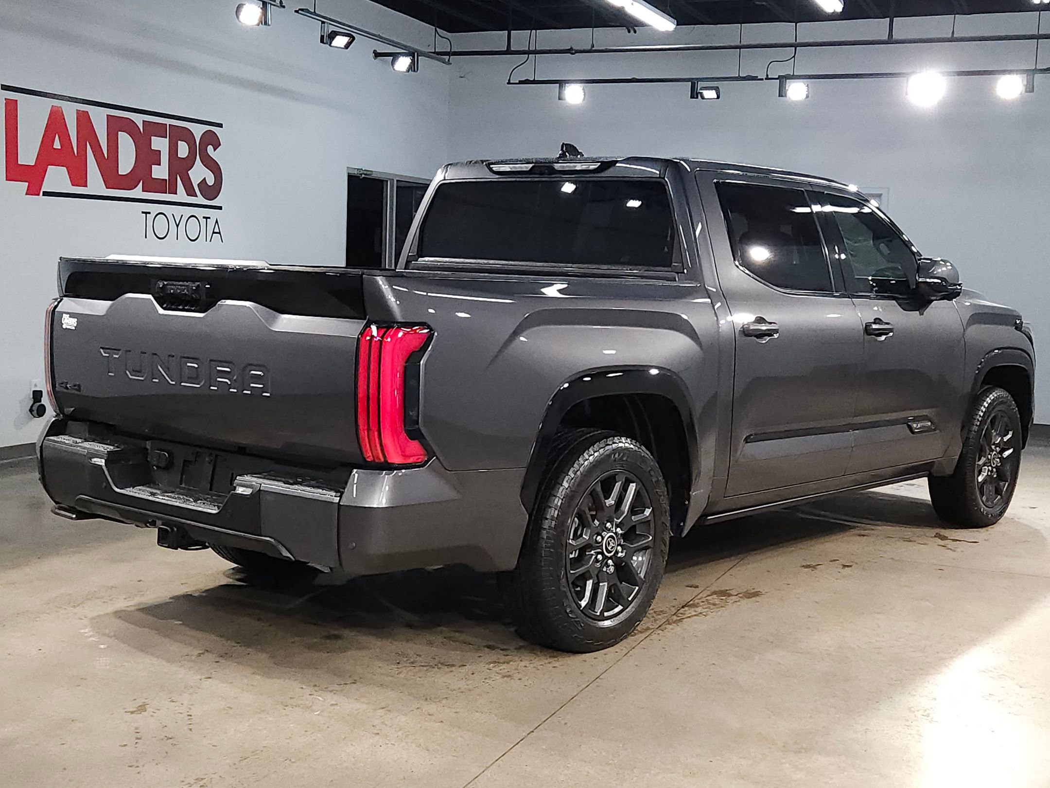 Used 2022 Toyota Tundra Platinum image 7
