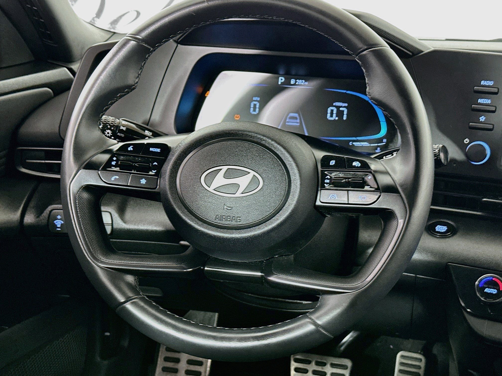 Used 2025 Hyundai Elantra Sport FWD image 8