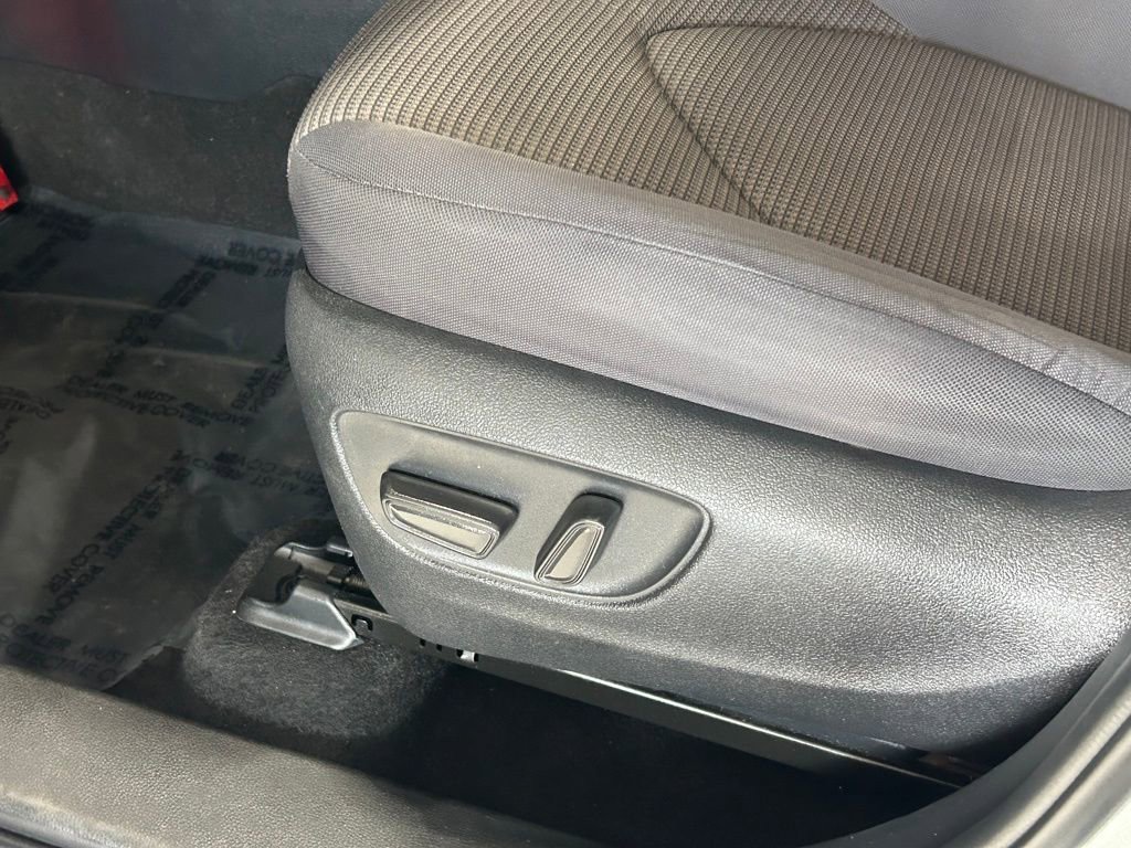 Used 2023 Toyota Highlander LE image 16