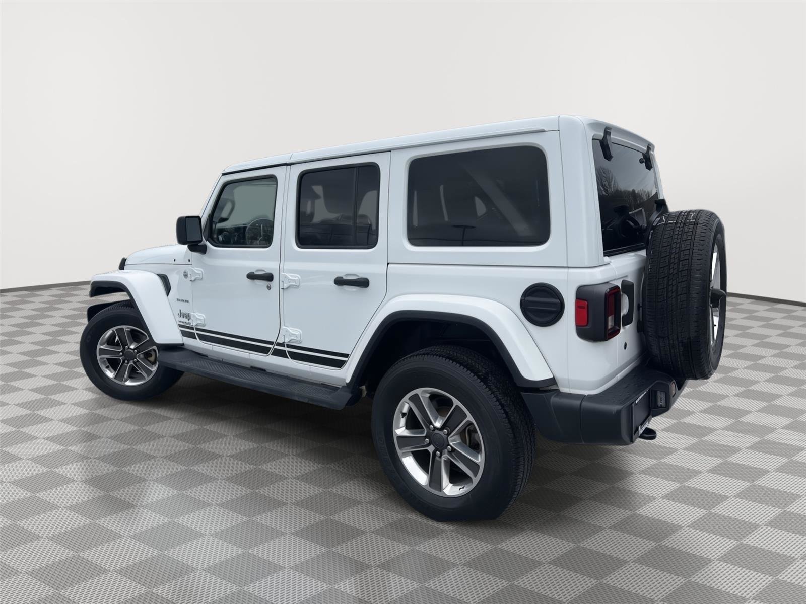 Used 2020 Jeep Wrangler Unlimited Sahara image 2