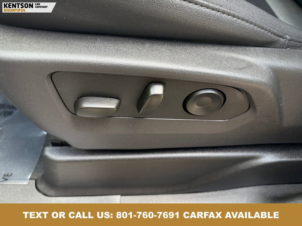 Used 2025 Chevrolet Suburban Z71 image 31