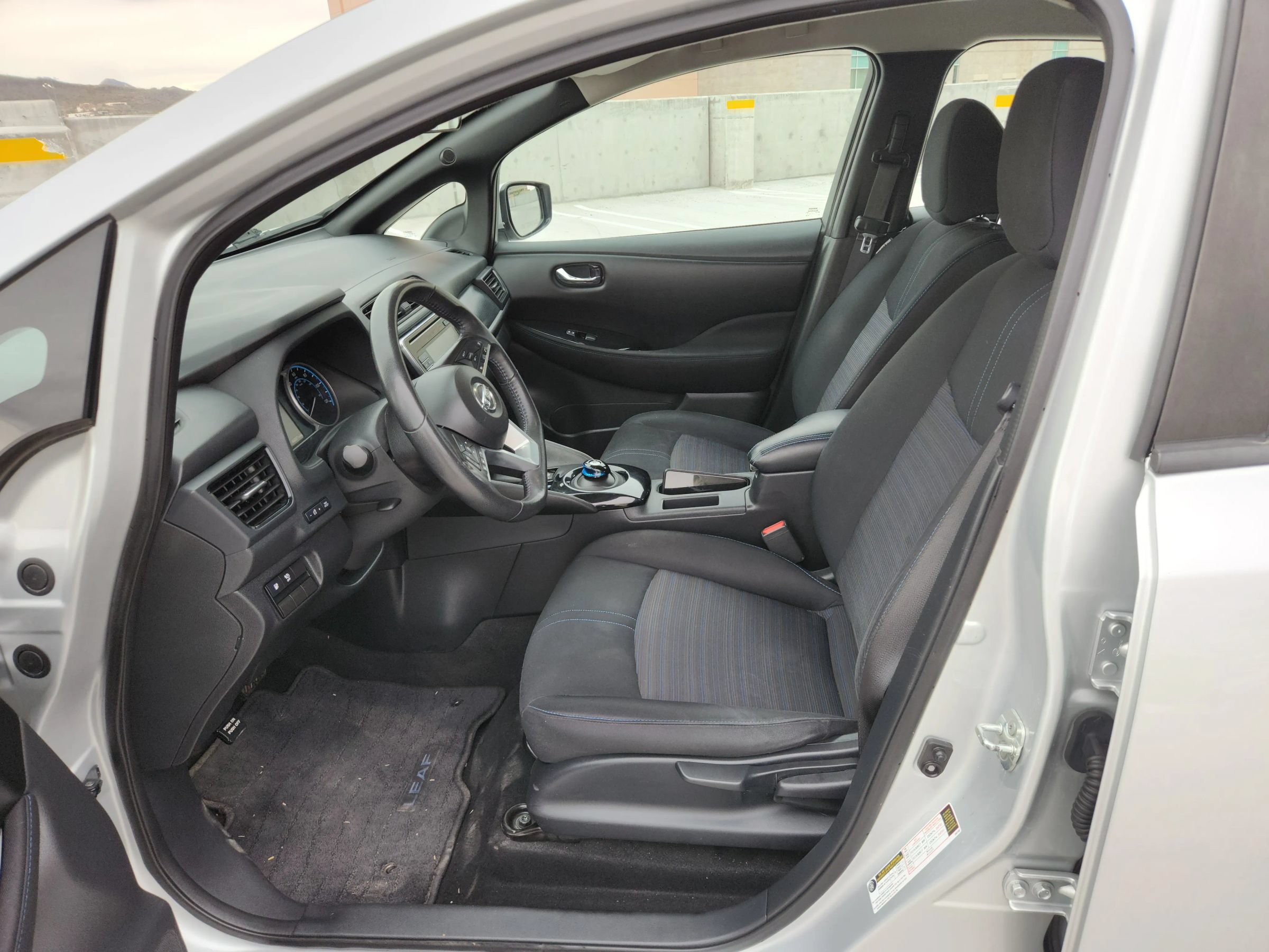 Used 2018 Nissan Leaf SV FWD image 14