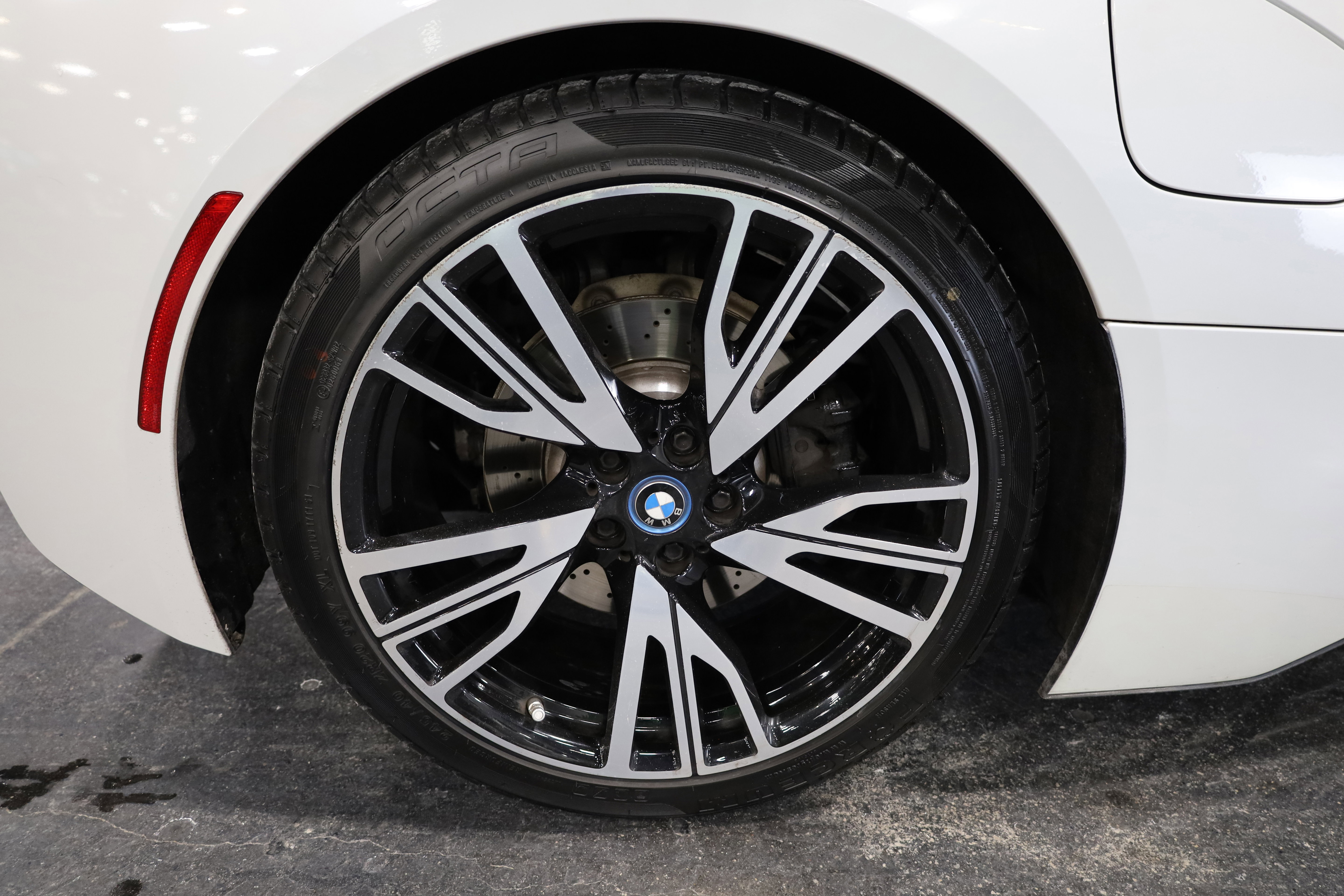 Used 2015 BMW i8 image 12