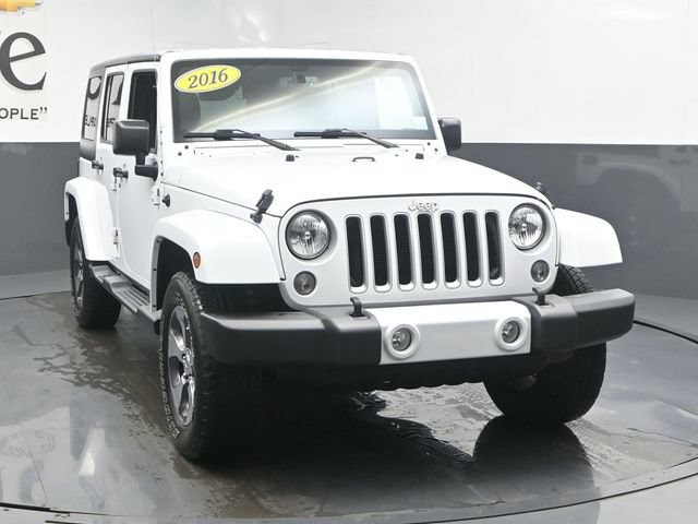 Used 2016 Jeep Wrangler Unlimited Sahara w/ Connectivity Group AWD/4WD image 49