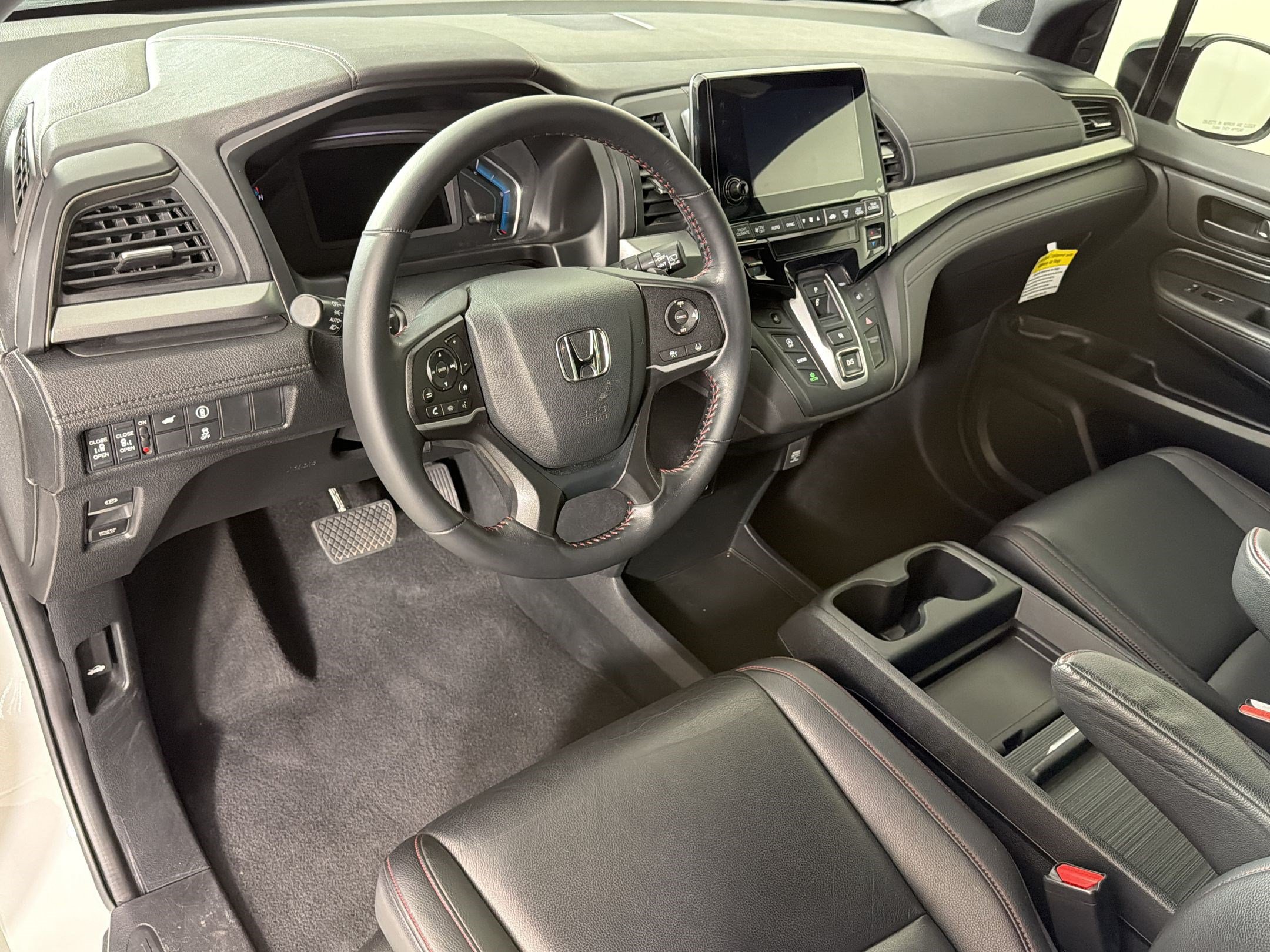 Used 2024 Honda Odyssey Sport image 4