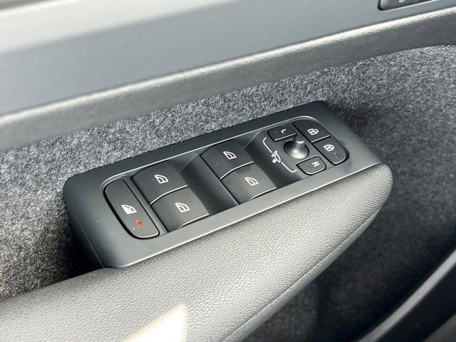 New 2024 Volvo XC40 Recharge Plus w/ Protection Package Premier image 17