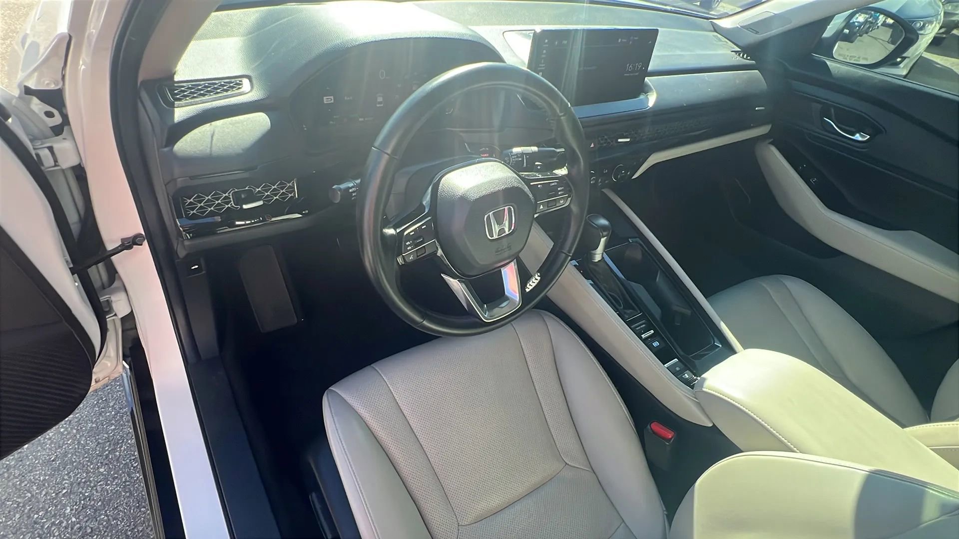 Used 2023 Honda Accord Touring image 23