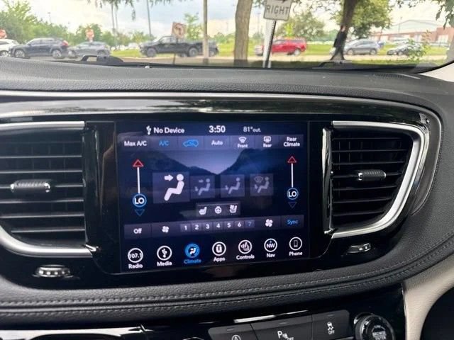 Used 2019 Chrysler Pacifica Limited FWD image 36