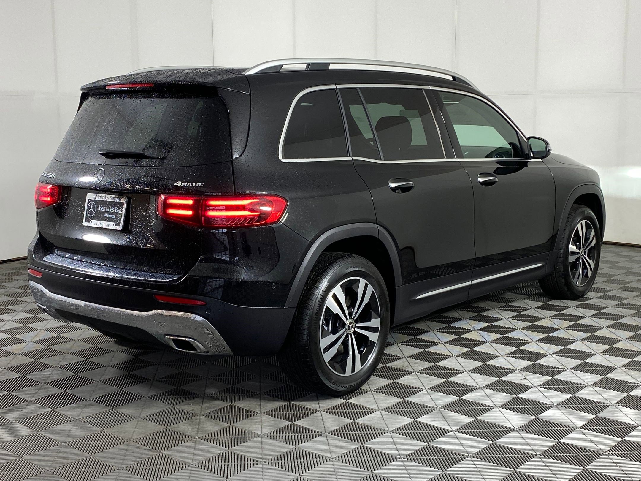 New 2025 Mercedes-Benz GLB 250 4MATIC image 8