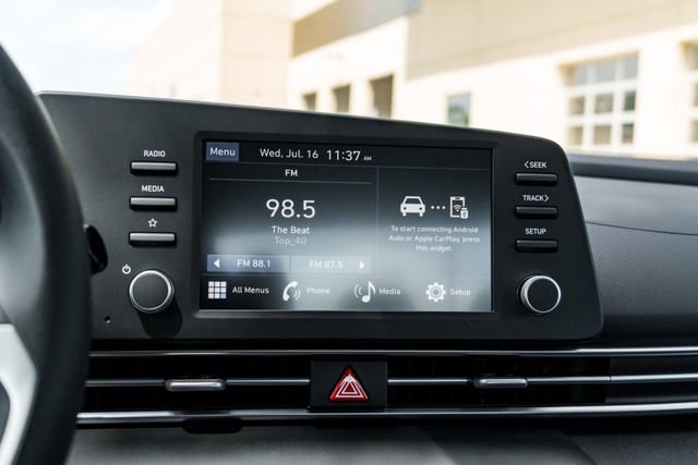 Certified 2025 Hyundai Elantra SE image 14