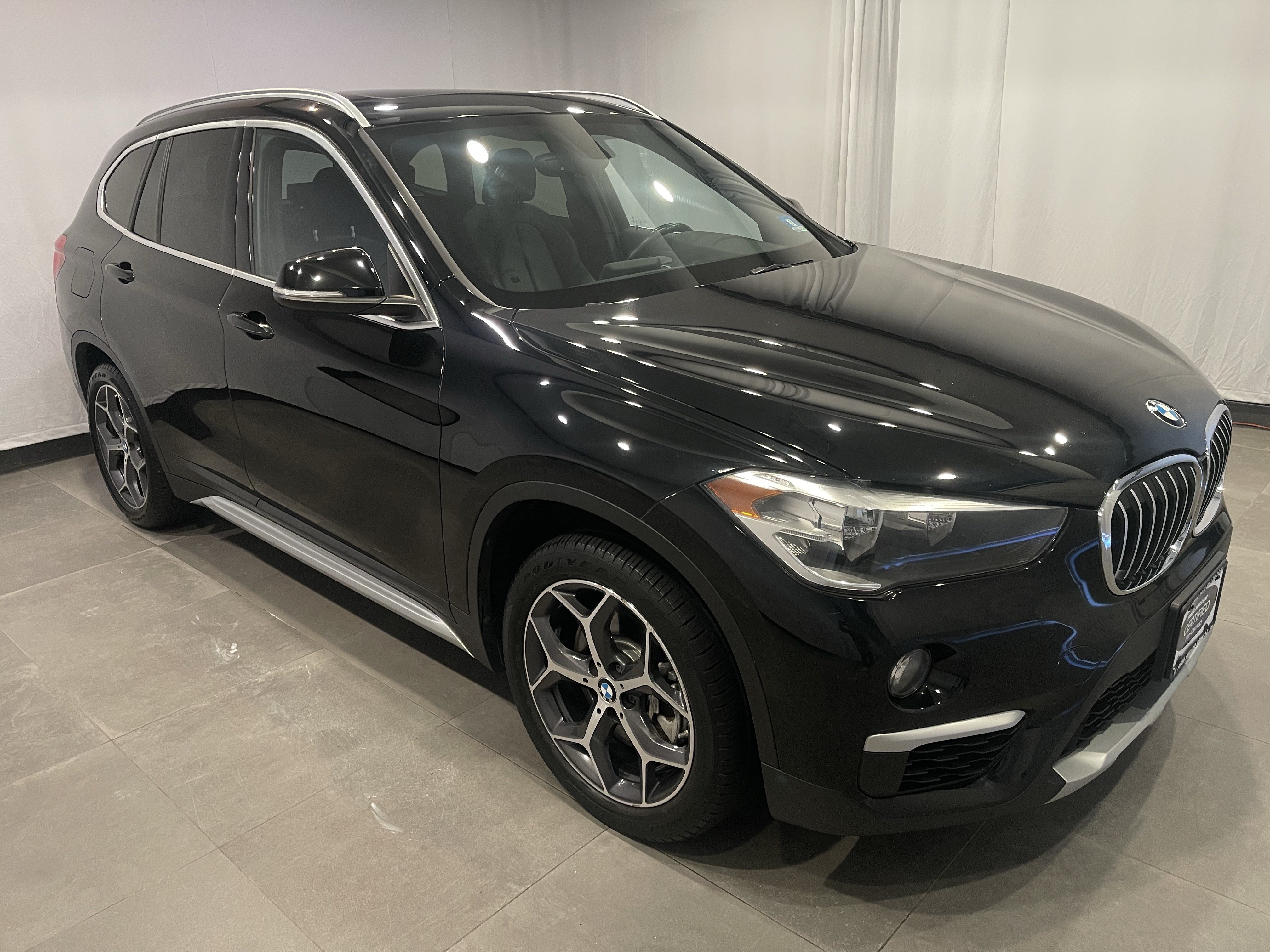 Used 2018 BMW X1 xDrive28i w/ Convenience Package AWD/4WD image 3